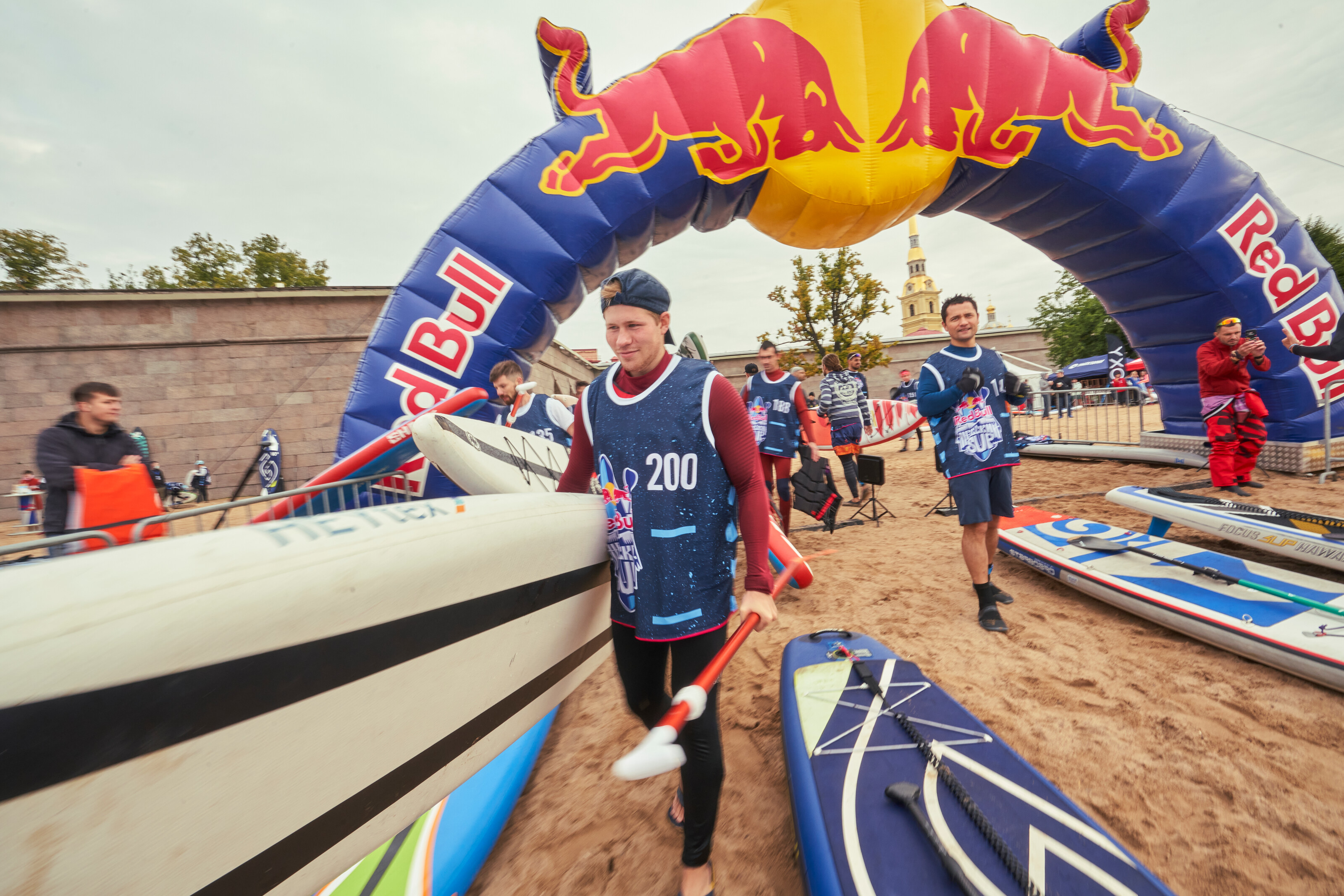 Уникальная гонка на сапах Red Bull Невский Sup прошла в Санкт-Петербурге 28  августа - Радио Зенит